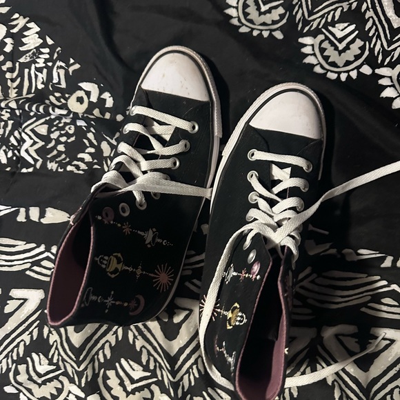 Unisex size 9 in women’s size 7.5 in men’s custom black converses - Picture 2 of 3